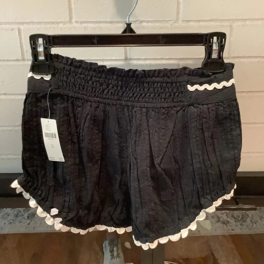 #244 NWT Anthropologie OVERSIZED Black Gauze Shorts Womens Size XS - Picture 2 of 5